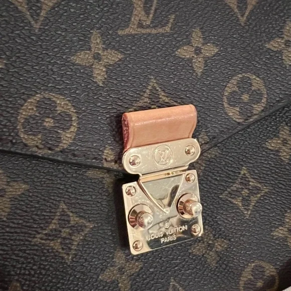 Louis Vuitton Monogram Pochette Metis - Picture 7 of 16